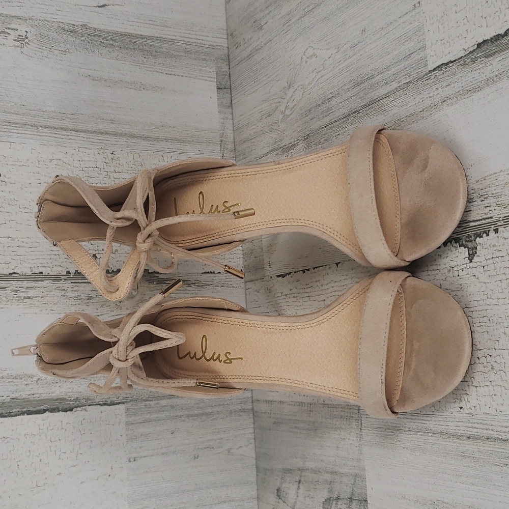 Lulu's suede feel beige open toe ankle tie 4" high heels, zip up back Size 10